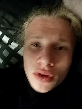 Snapshot of Monsterboy18 chatting on 09/24/25, 10:35 Monsterboy18 online show from 09/24/25, 10:35