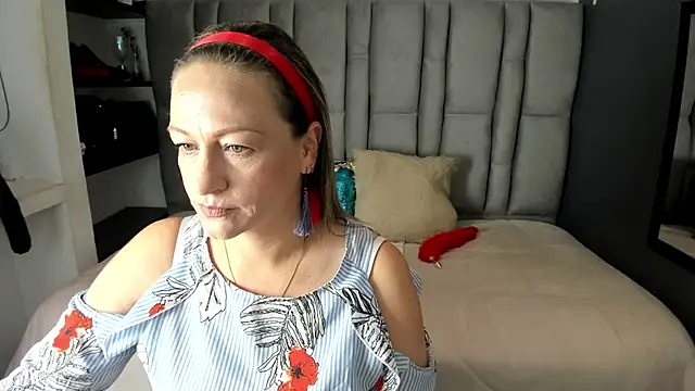 Charlot milf online show from 11/17/25, 12:44