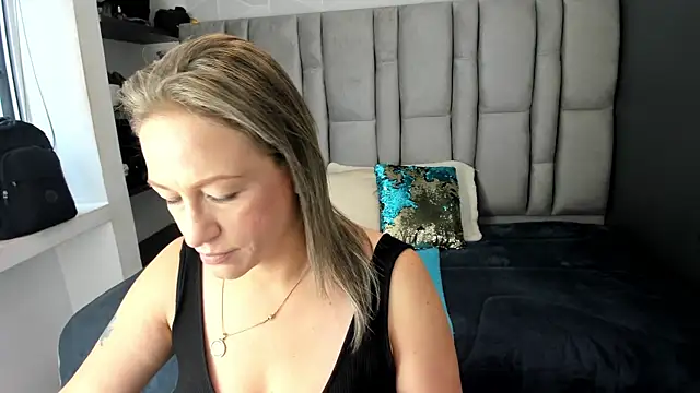 Charlot milf online show from 11/24/25, 11:54