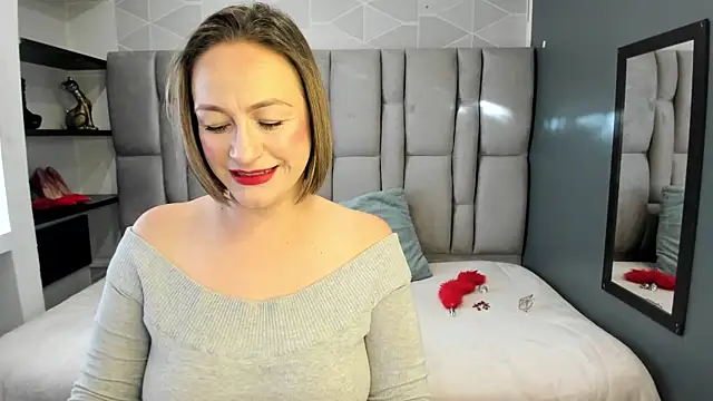 Charlot milf online show from 06/25/26, 11:59