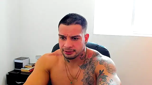 Snapshot of Marck_Mathews chatting on 12/16/25, 03:28 Marck Mathews online show from 12/16/25, 03:28