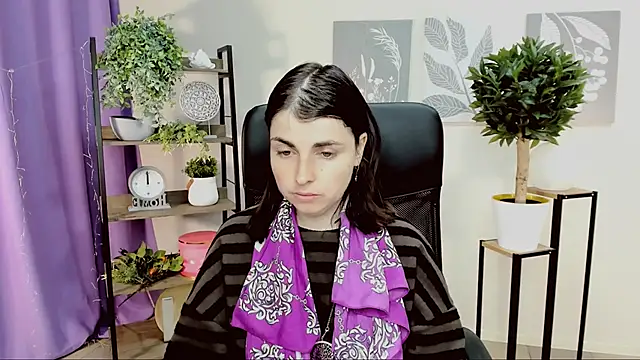 Snapshot of MartaEdams chatting on 03/24/26, 06:29 MartaEdams online show from 03/24/26, 06:29