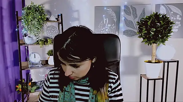 Snapshot of MartaEdams chatting on 04/15/26, 06:31 MartaEdams online show from 04/15/26, 06:31