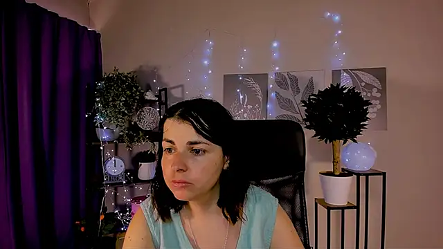 Snapshot of MartaEdams chatting on 05/18/26, 09:04 MartaEdams online show from 05/18/26, 09:04