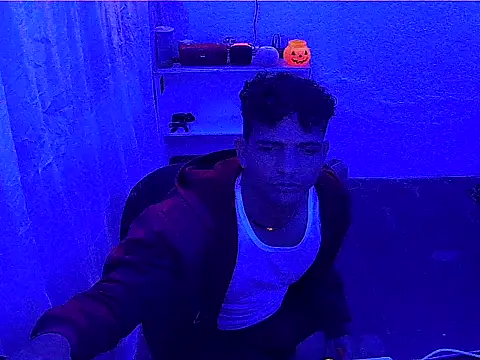 Snapshot of tonny1997duran chatting on 05/13/26, 02:42 tonny1997duran online show from 05/13/26, 02:42