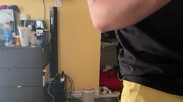 Snapshot of kSwisssxxx chatting on 10/16/25, 08:10 kSwisssxxx online show from 10/16/25, 08:10