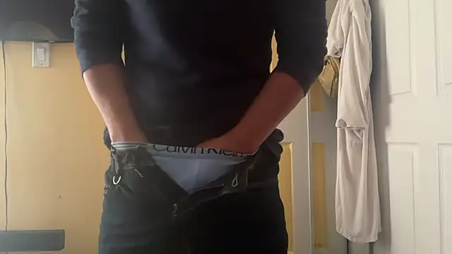 Snapshot of kSwisssxxx chatting on 11/22/25, 06:29 kSwisssxxx online show from 11/22/25, 06:29