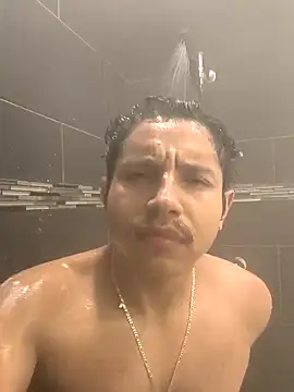 Snapshot of kSwisssxxx chatting on 12/18/25, 03:01 kSwisssxxx online show from 12/18/25, 03:01