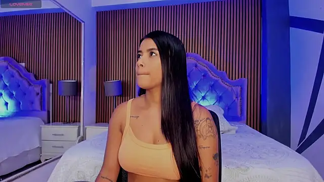 Snapshot of SelenaStonne chatting on 09/19/25, 08:09 SelenaStonne online show from 09/19/25, 08:09