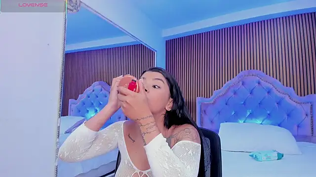 Snapshot of SelenaStonne chatting on 10/25/25, 07:52 SelenaStonne online show from 10/25/25, 07:52