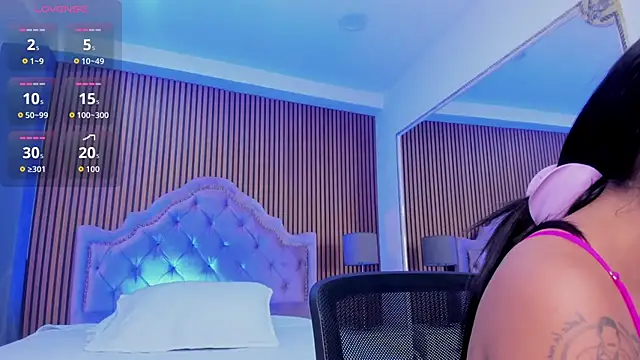 Snapshot of SelenaStonne chatting on 10/28/25, 08:11 SelenaStonne online show from 10/28/25, 08:11