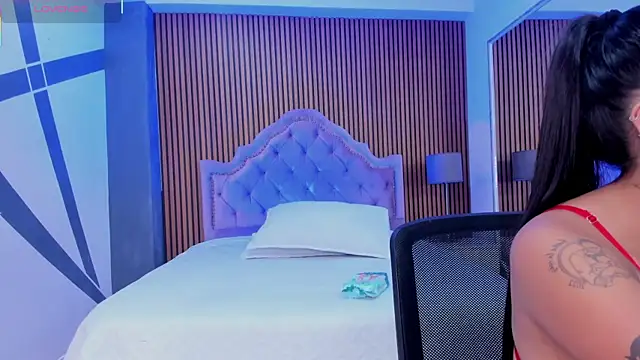 Snapshot of SelenaStonne chatting on 10/29/25, 07:37 SelenaStonne online show from 10/29/25, 07:37