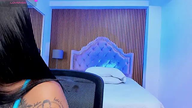 Snapshot of SelenaStonne chatting on 11/14/25, 08:29 SelenaStonne online show from 11/14/25, 08:29