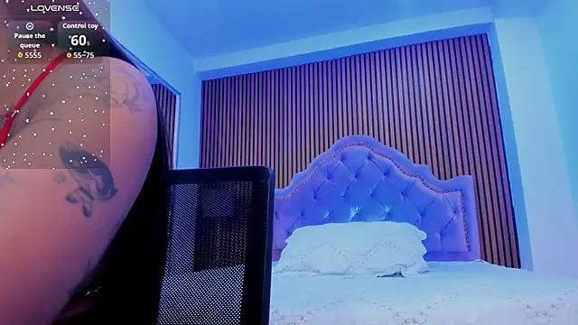 Snapshot of SelenaStonne chatting on 11/22/25, 08:19 SelenaStonne online show from 11/22/25, 08:19