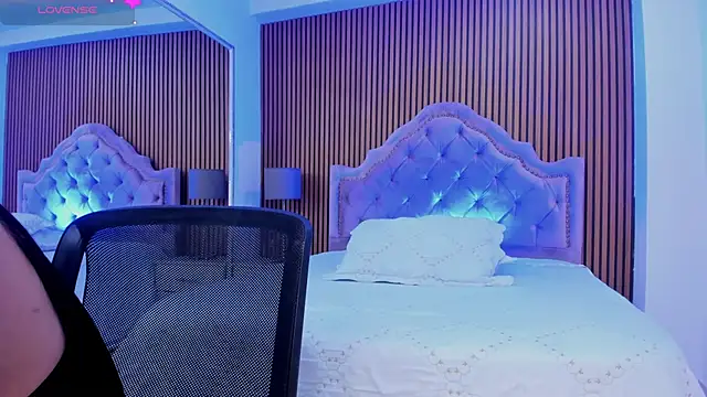 Snapshot of SelenaStonne chatting on 11/23/25, 12:49 SelenaStonne online show from 11/23/25, 12:49