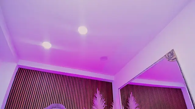 Snapshot of SelenaStonne chatting on 12/22/25, 08:06 SelenaStonne online show from 12/22/25, 08:06