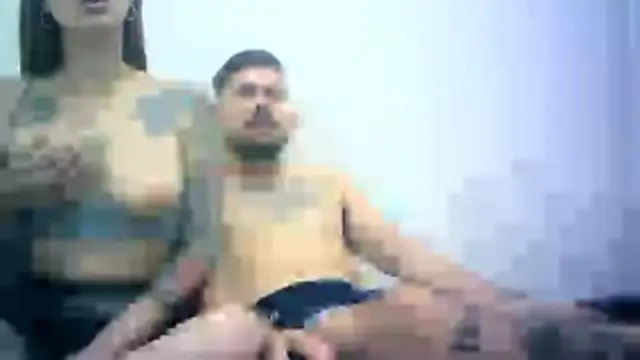 Snapshot of parejajuguetona420 chatting on 11/18/25, 04:50 parejajuguetona420 online show from 11/18/25, 04:50