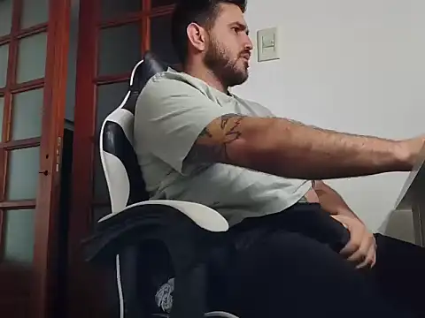 Snapshot of xfeegoox chatting on 02/14/26, 04:42 xfeegoox online show from 02/14/26, 04:42