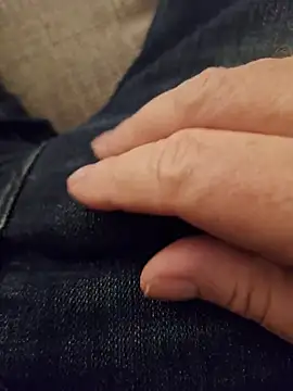 Snapshot of minnetird chatting on 12/15/25, 09:41 minnetird online show from 12/15/25, 09:41