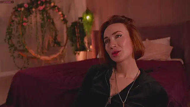 Serena Waldarf online show from 11/11/25, 03:56