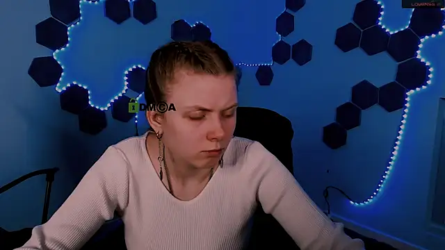 Snapshot of foxy_tease_ chatting on 11/22/25, 02:43 foxy tease online show from 11/22/25, 02:43