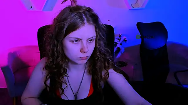 Snapshot of foxy_tease_ chatting on 11/25/25, 10:10 foxy tease online show from 11/25/25, 10:10