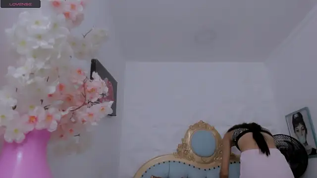 Snapshot of eimy_skinny_ chatting on 10/28/25, 06:10 eimy skinny online show from 10/28/25, 06:10