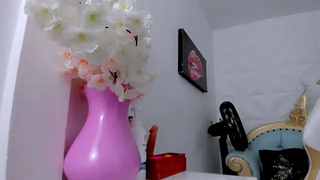 Snapshot of eimy_skinny_ chatting on 01/17/26, 12:32 eimy skinny online show from 01/17/26, 12:32