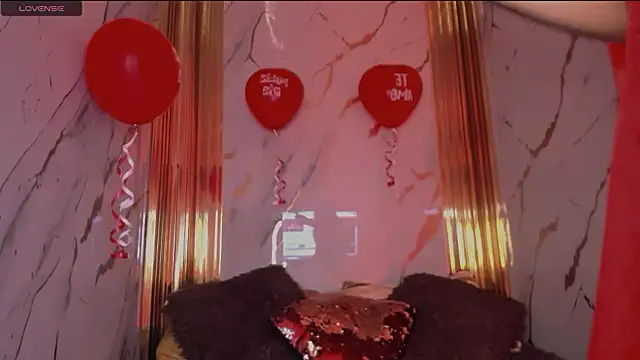 Snapshot of eimy_skinny_ chatting on 02/15/26, 12:47 eimy skinny online show from 02/15/26, 12:47