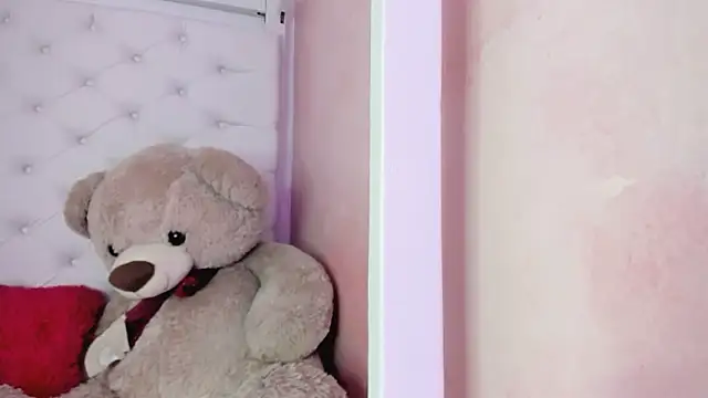 Snapshot of eimy_skinny_ chatting on 02/26/26, 12:37 eimy skinny online show from 02/26/26, 12:37