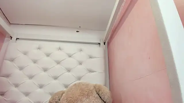 Snapshot of eimy_skinny_ chatting on 02/27/26, 01:00 eimy skinny online show from 02/27/26, 01:00