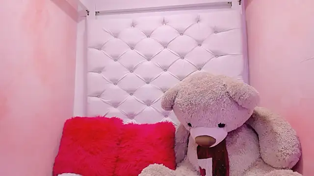 Snapshot of eimy_skinny_ chatting on 02/28/26, 12:28 eimy skinny online show from 02/28/26, 12:28