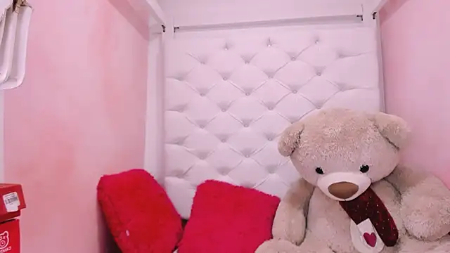 Snapshot of eimy_skinny_ chatting on 03/01/26, 12:29 eimy skinny online show from 03/01/26, 12:29