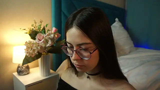 ywixos online show from 12/02/25, 03:18