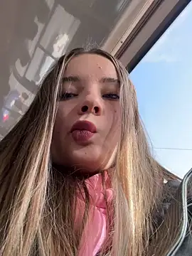 Snapshot of StephanieMur chatting on 10/05/25, 05:17 StephanieMur online show from 10/05/25, 05:17