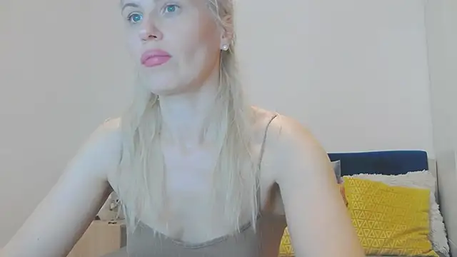 Snapshot of Lika_Soul chatting on 10/24/25, 03:19 Lika Soul online show from 10/24/25, 03:19