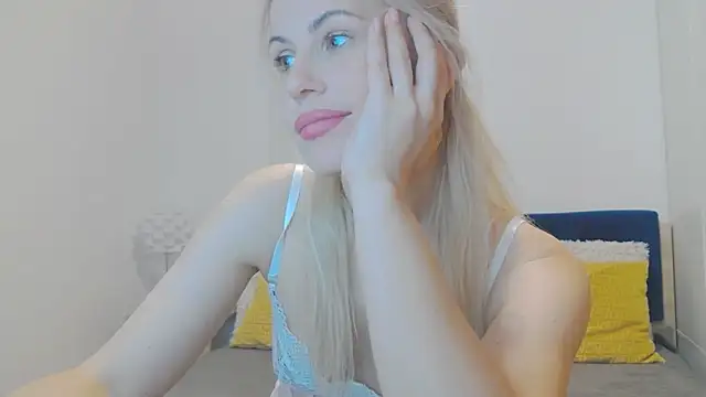 Snapshot of Lika_Soul chatting on 10/27/25, 04:22 Lika Soul online show from 10/27/25, 04:22