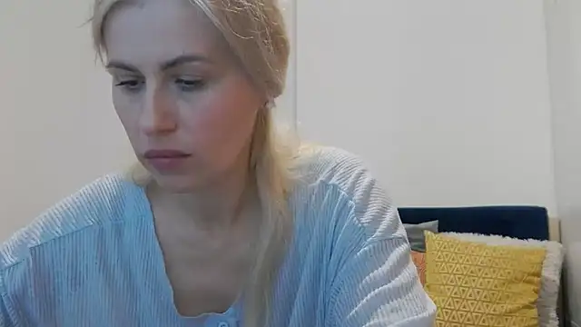 Snapshot of Lika_Soul chatting on 11/21/25, 03:33 Lika Soul online show from 11/21/25, 03:33