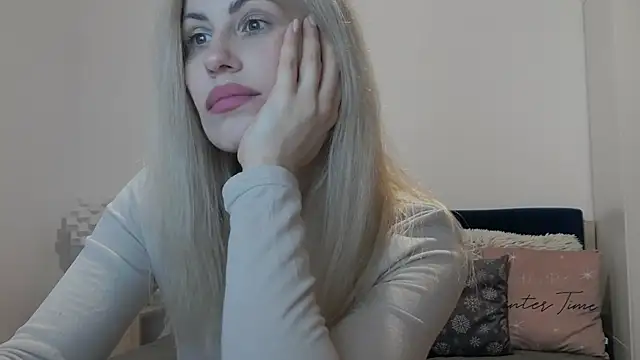 Snapshot of Lika_Soul chatting on 12/18/25, 04:35 Lika Soul online show from 12/18/25, 04:35