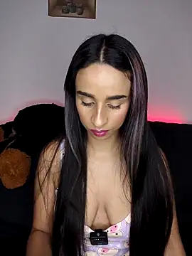 Snapshot of issis22 chatting on 09/13/25, 03:17 issis22 online show from 09/13/25, 03:17