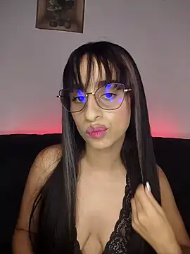 Snapshot of issis22 chatting on 09/22/25, 02:02 issis22 online show from 09/22/25, 02:02