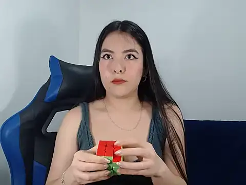 EloiseJun online show from 11/19/25, 03:06