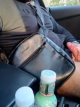 Snapshot of Barber33zk chatting on 10/25/25, 06:43 Barber33zk online show from 10/25/25, 06:43