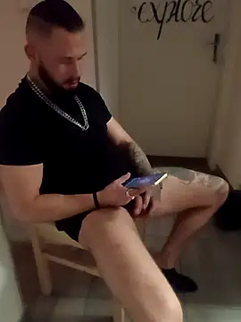 Snapshot of Barber33zk chatting on 11/14/25, 05:06 Barber33zk online show from 11/14/25, 05:06