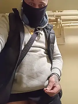 Snapshot of Barber33zk chatting on 02/14/26, 05:48 Barber33zk online show from 02/14/26, 05:48