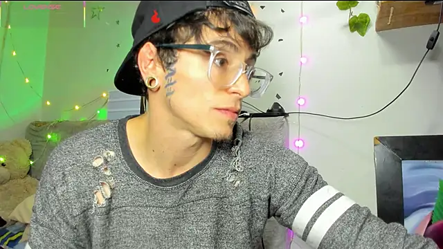 Snapshot of puepleholly chatting on 02/03/26, 12:20 puepleholly online show from 02/03/26, 12:20