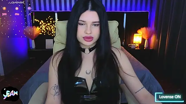 Snapshot of Neyla_Charm chatting on 02/11/26, 08:03 Neyla Charm online show from 02/11/26, 08:03