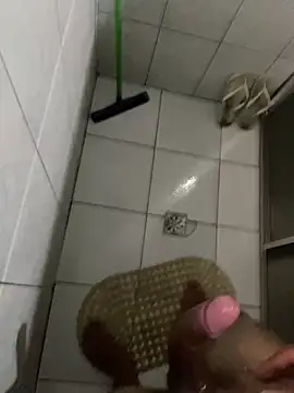 Snapshot of thomasllucas chatting on 12/18/25, 08:26 thomasllucas online show from 12/18/25, 08:26