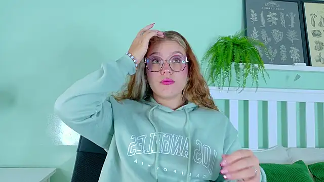 Snapshot of BelaMiller_ chatting on 10/22/25, 11:54 BelaMiller online show from 10/22/25, 11:54