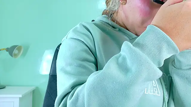 Snapshot of BelaMiller_ chatting on 10/25/25, 11:51 BelaMiller online show from 10/25/25, 11:51